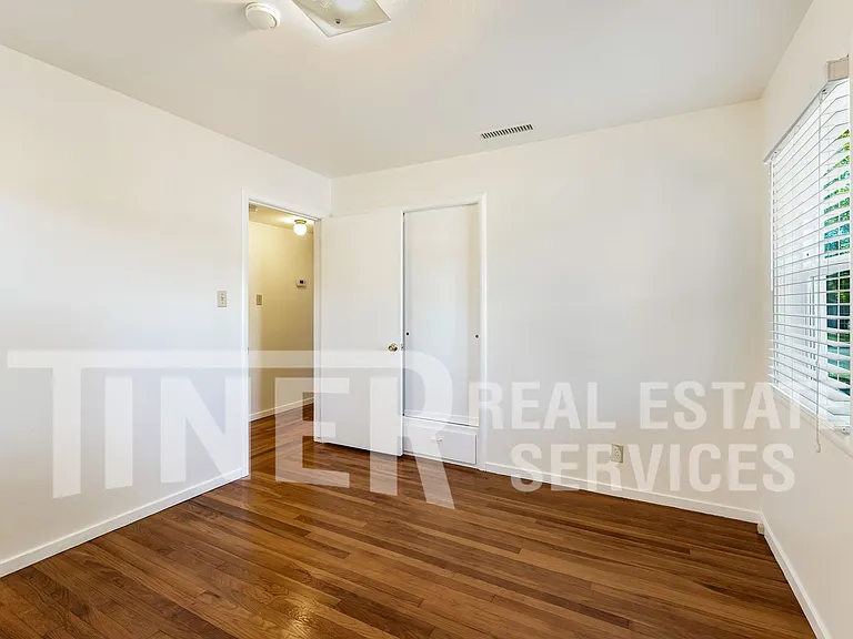 541 Sandburg Dr — Photo 14