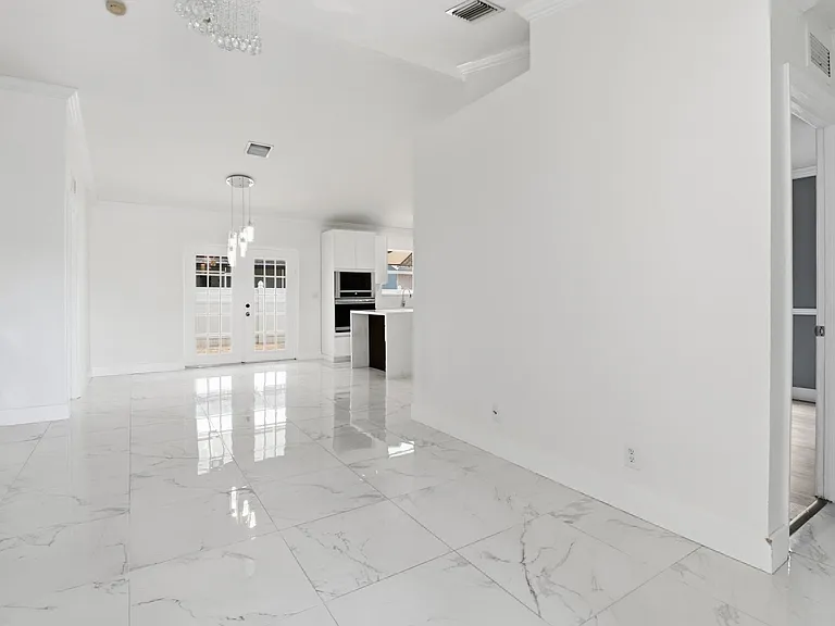 105 Vanessa St — Photo 12