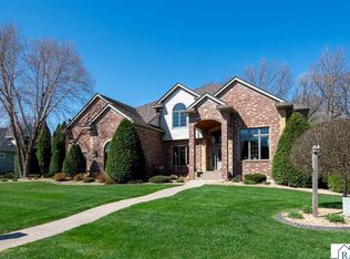 204 Woodhill Ct, Mankato, MN 56001
