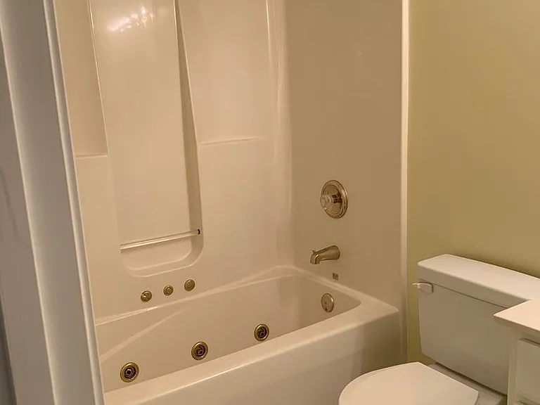 330 Pin Oak Dr — Photo 1