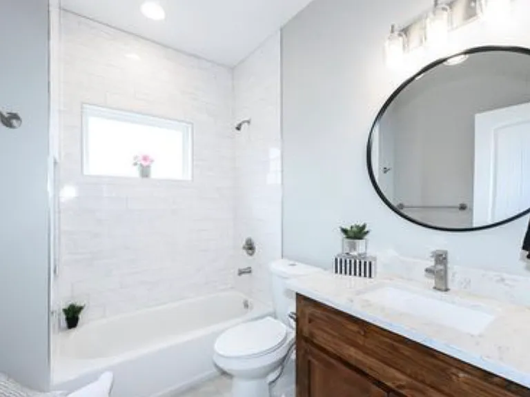 1215 N Cheyenne Ave — Photo 3