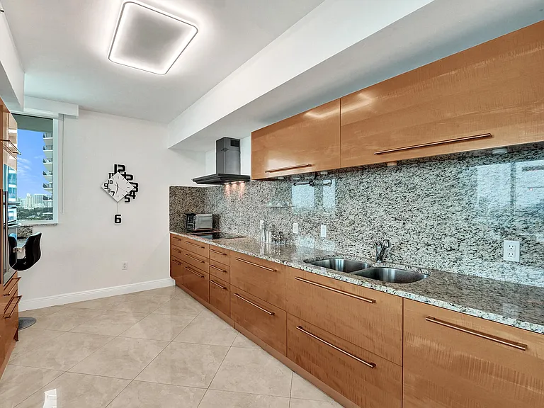 101 S Fort Lauderdale Beach Blvd #1107 — Photo 15