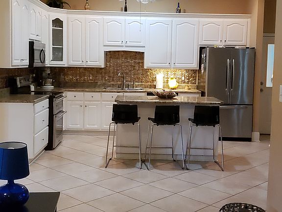 3rd image of 140 Willow Lake Dr