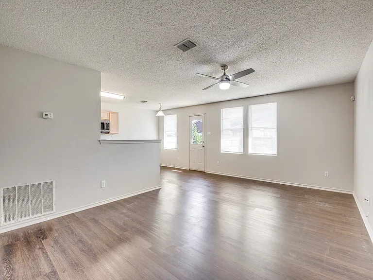 1424 Paint Brush Ct — Photo 3