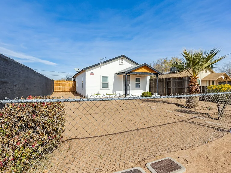 416 W 9th St #1 — Photo 17