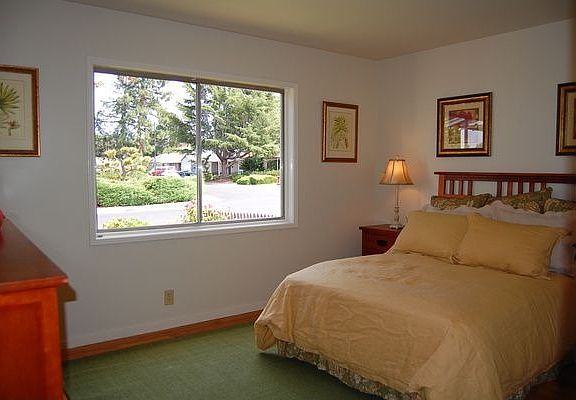 5th image of 1758 Crane Ave