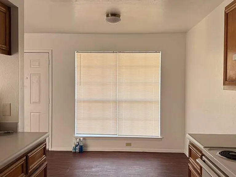 2203 Creekside Ln — Photo 10