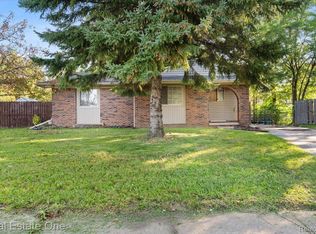 23616 Trail Ridge Dr, Brownstown, MI 48174