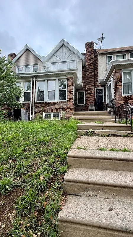 3 bed, 1.5 bath, 1260 sqft, $1,600 — Photo 1