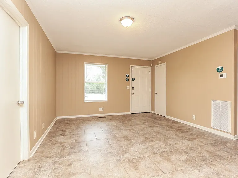2214 Norman Ave — Photo 4