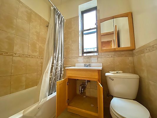 2nd image of 600 Lincoln Pl #2R