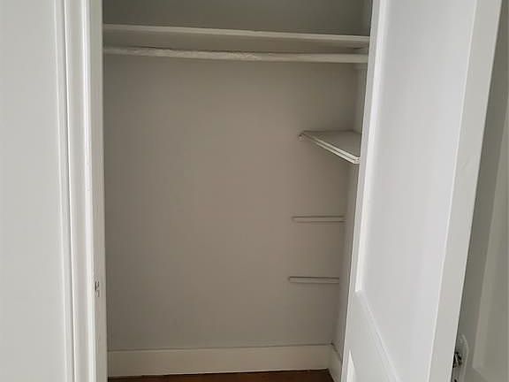 4th image of 422 Lovett Blvd #422