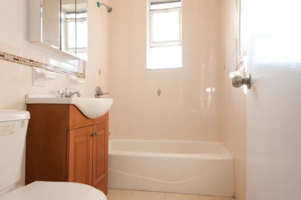 Rented by Winzone Realty Inc | media 6