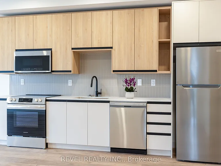 4390 Hillview Dr #301 — Photo 2