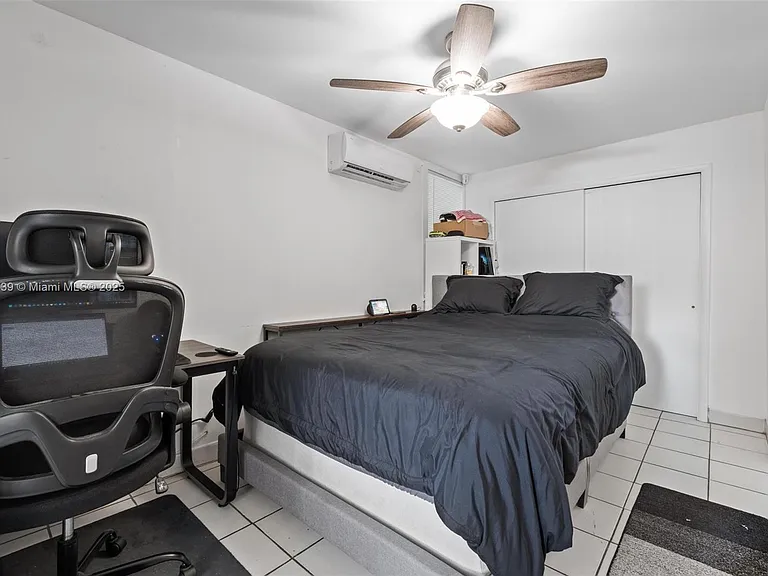 2453 SW 17th St #2 — Photo 5