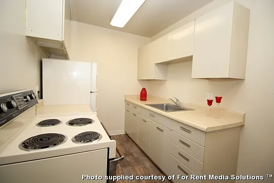 Marin Royal Apartments LLC — Photo 4
