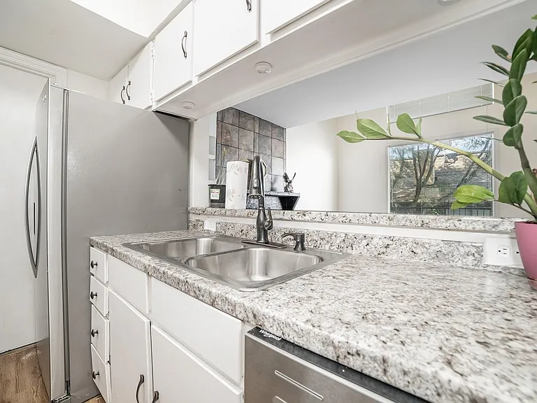 3131 Wycliff Ave — Photo 15