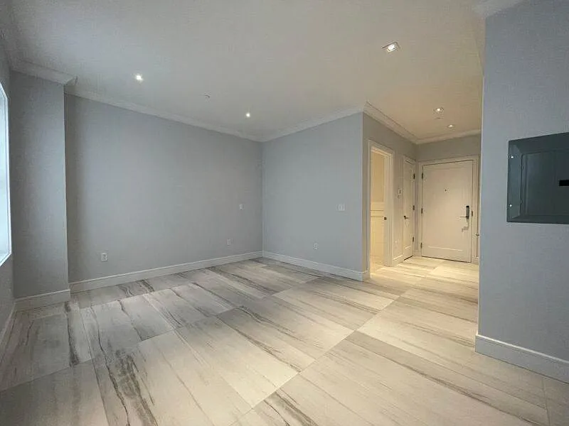 251 E Park Ave — Photo 2