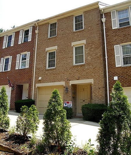 Garage Town Home In N. Arlington