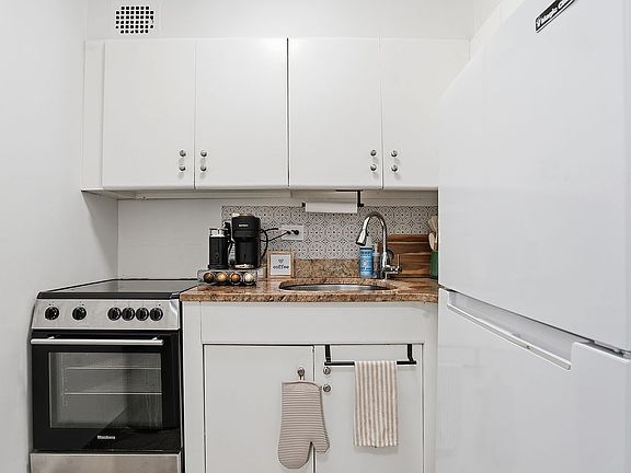 4th image of 80 Park Ave APT 8C