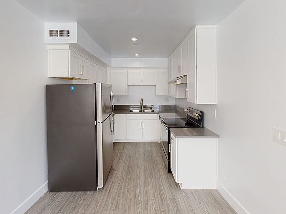 3rd image of 6125 Canterbury Dr #110