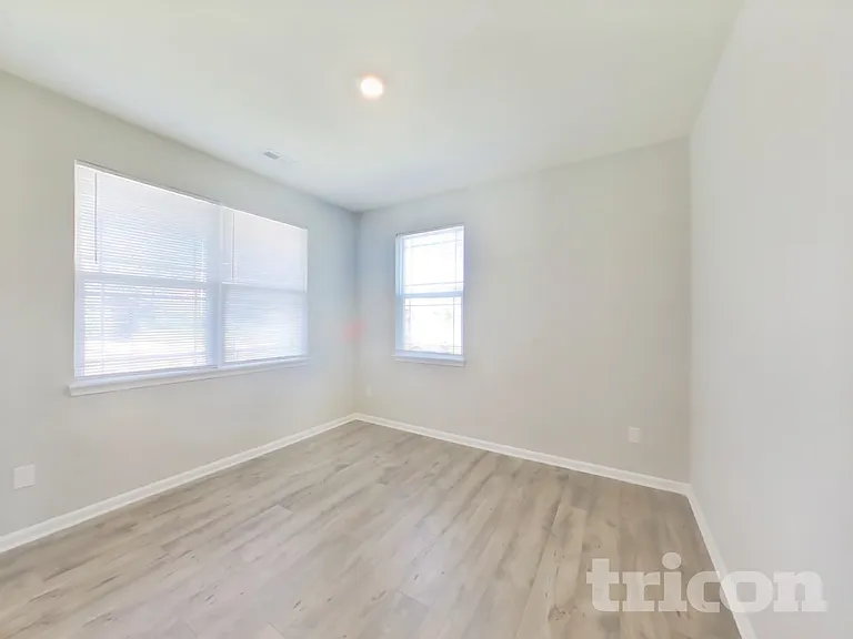 1658 Fairmount Dr — Photo 13