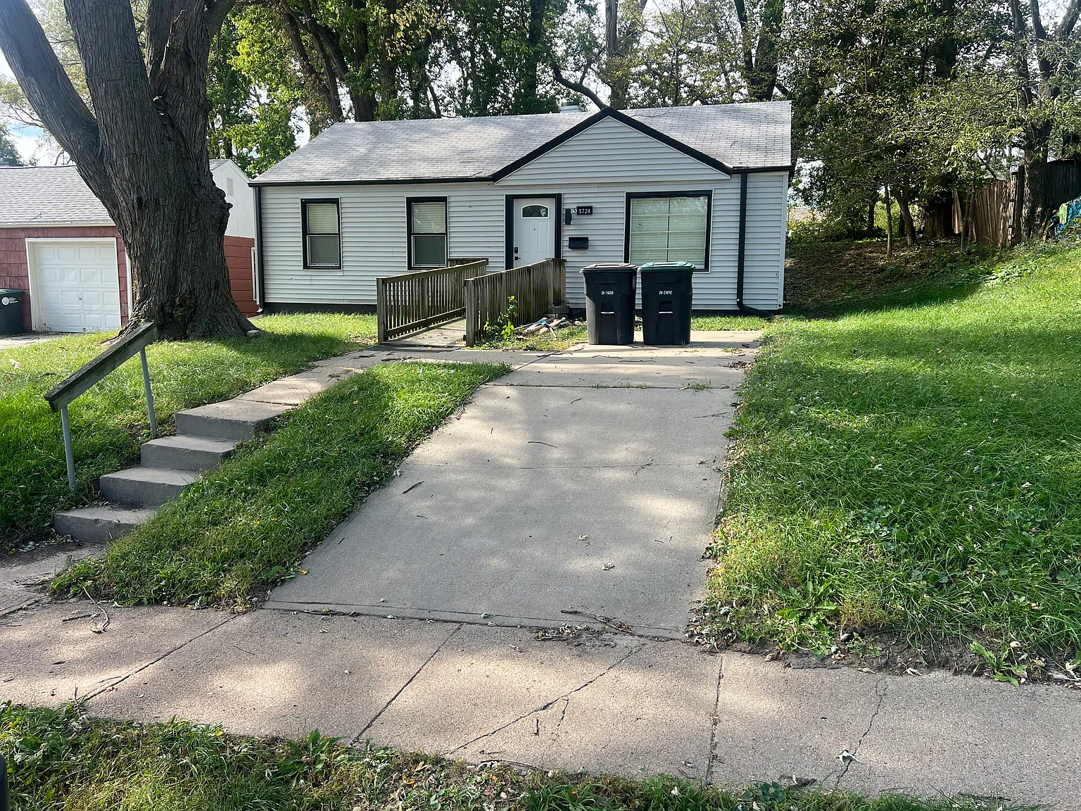 3 bed, 864 sqft, $1,360 — Photo 2