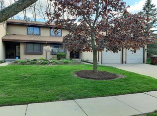 2002 E Provincial House Dr, Lansing, MI 48910