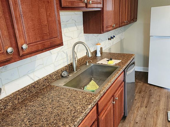 4th image of 2213 Gerald Ct #10