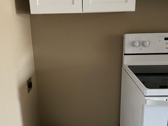 4th image of 903 Dryden Ave #B