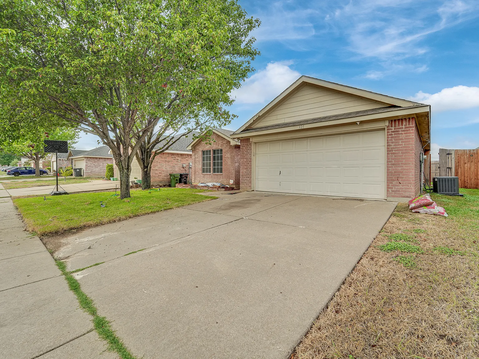 3 bed, 1598 sqft, $2,149 — Photo 2