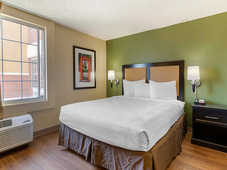 2 Bedroom Suite - 2 Queen Beds