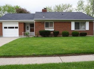 916 Hollendale Dr, Kettering, OH 45429