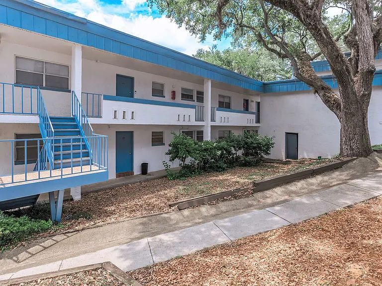 Rolling Hills Apartments — Photo 14
