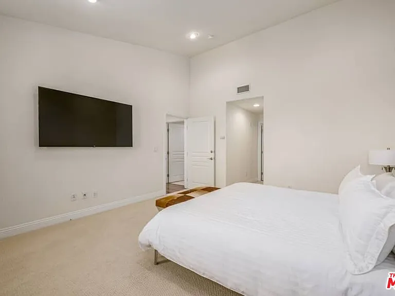 10617 Eastborne Ave #Penthouse 2 — Photo 16