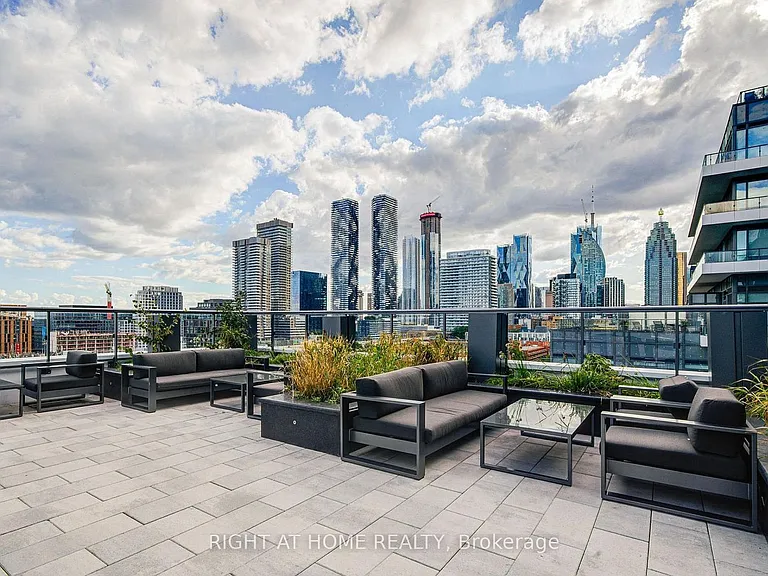 70 Princess St #2815-E — Photo 2