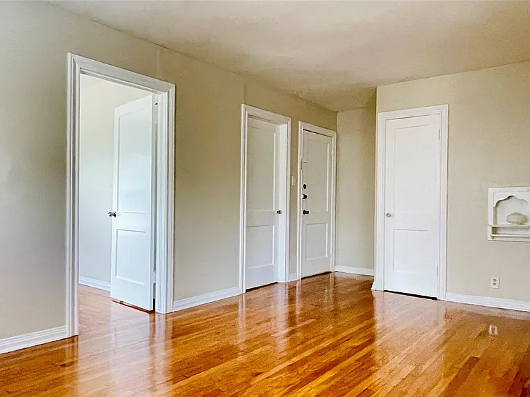 1502 Elmen St #4 — Photo 2