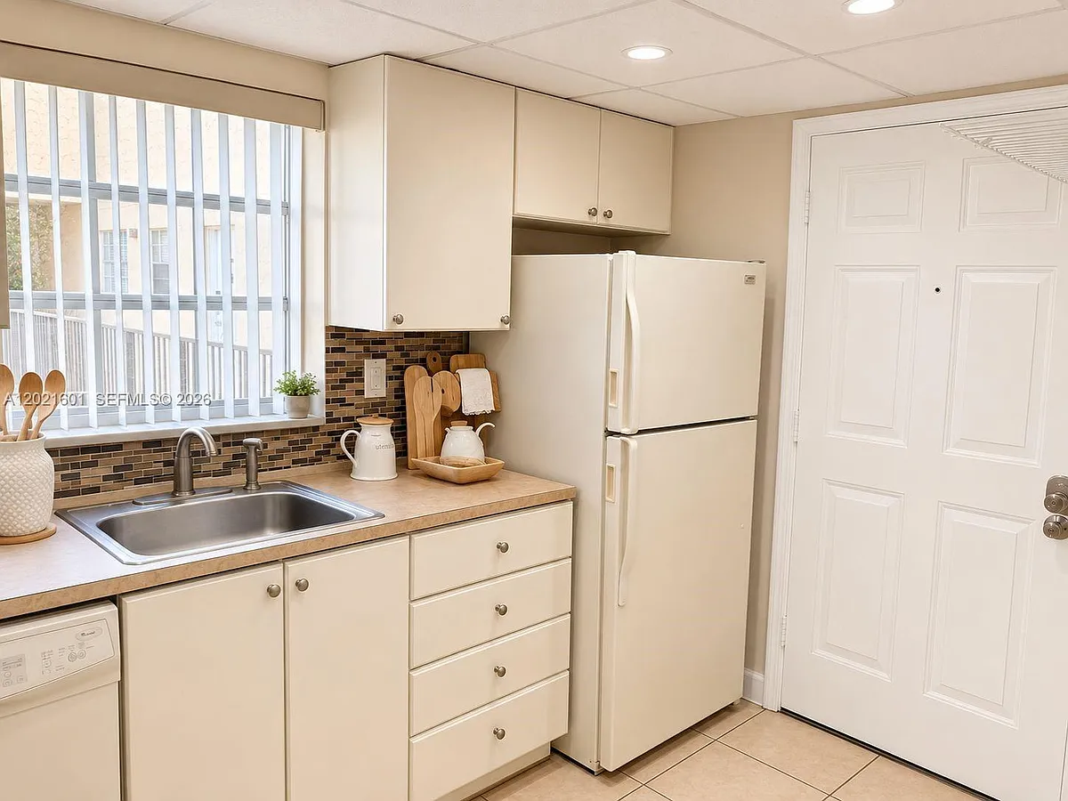 Building Photo - 8650 SW 109th Ave #3-223
