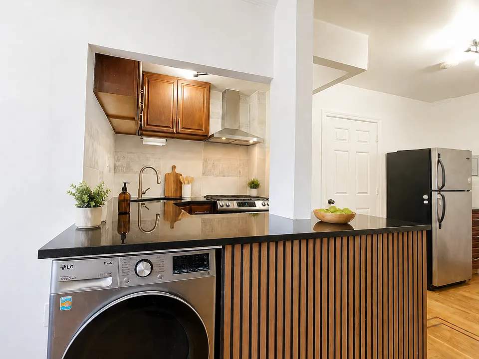 6 E 57th St #2A