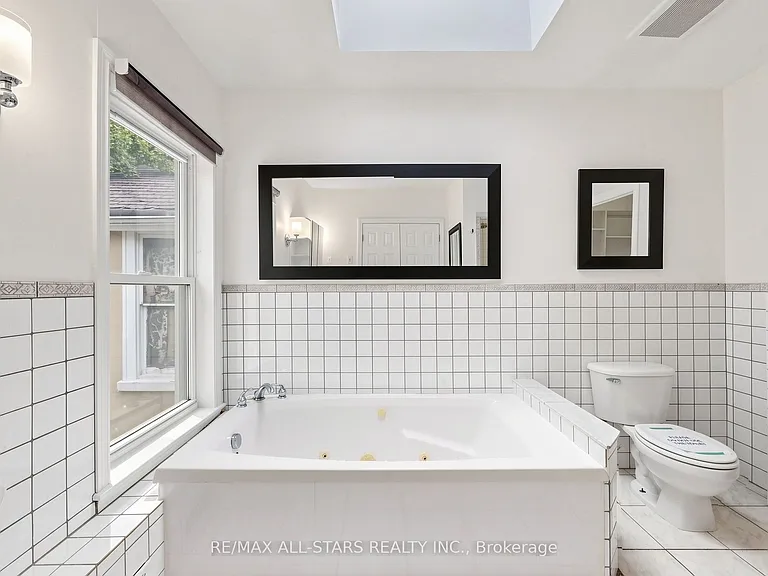68 Macpherson Ave — Photo 25