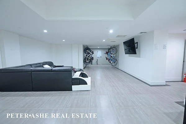 Rented by Peter Ashe | media 30