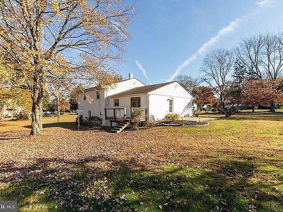 3rd image of 574 Broadview Rd