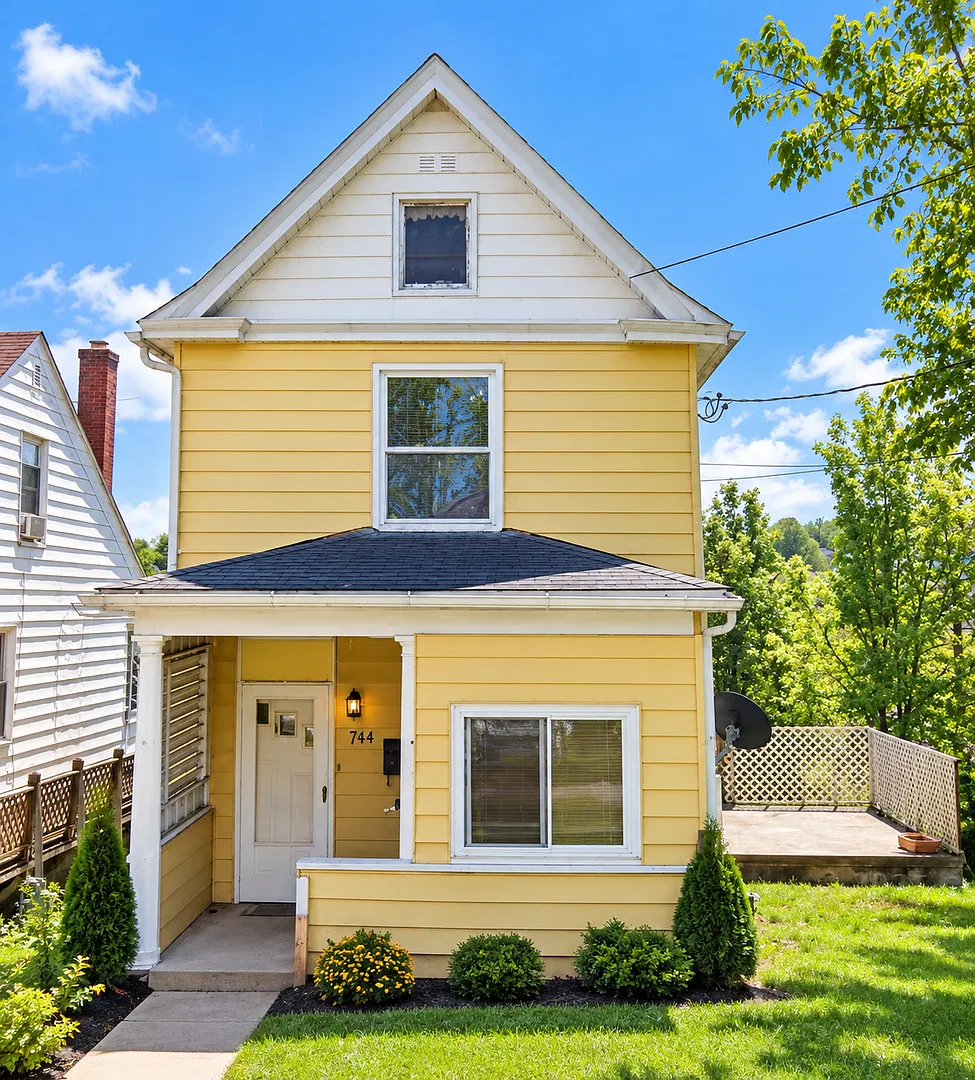 2 Bedroom House Clairton, PA 15025 — Photo 1