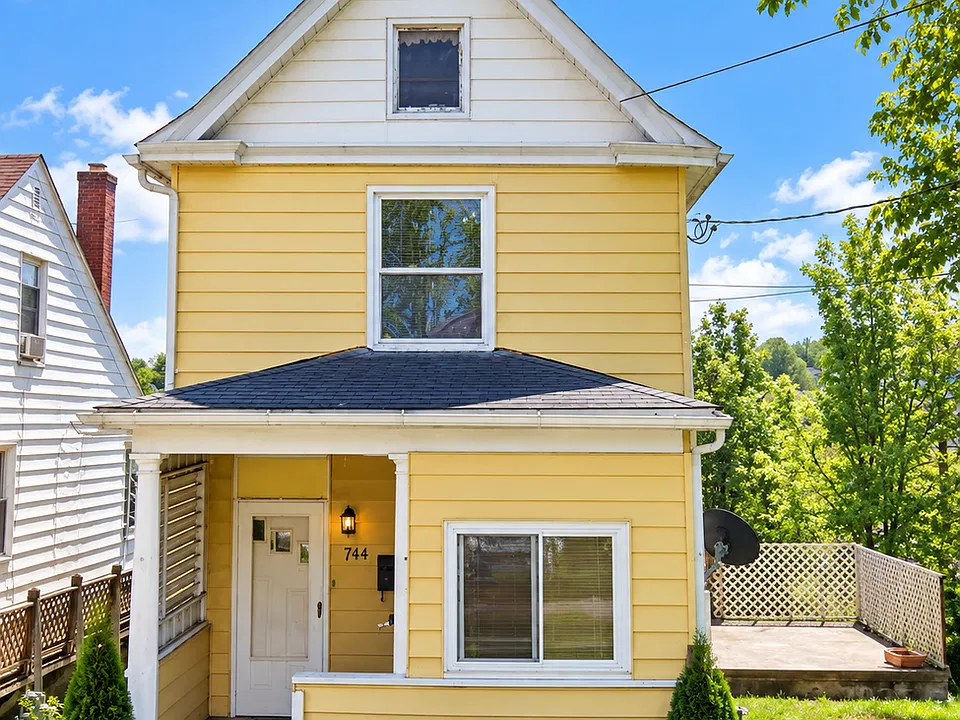 744 Large Ave