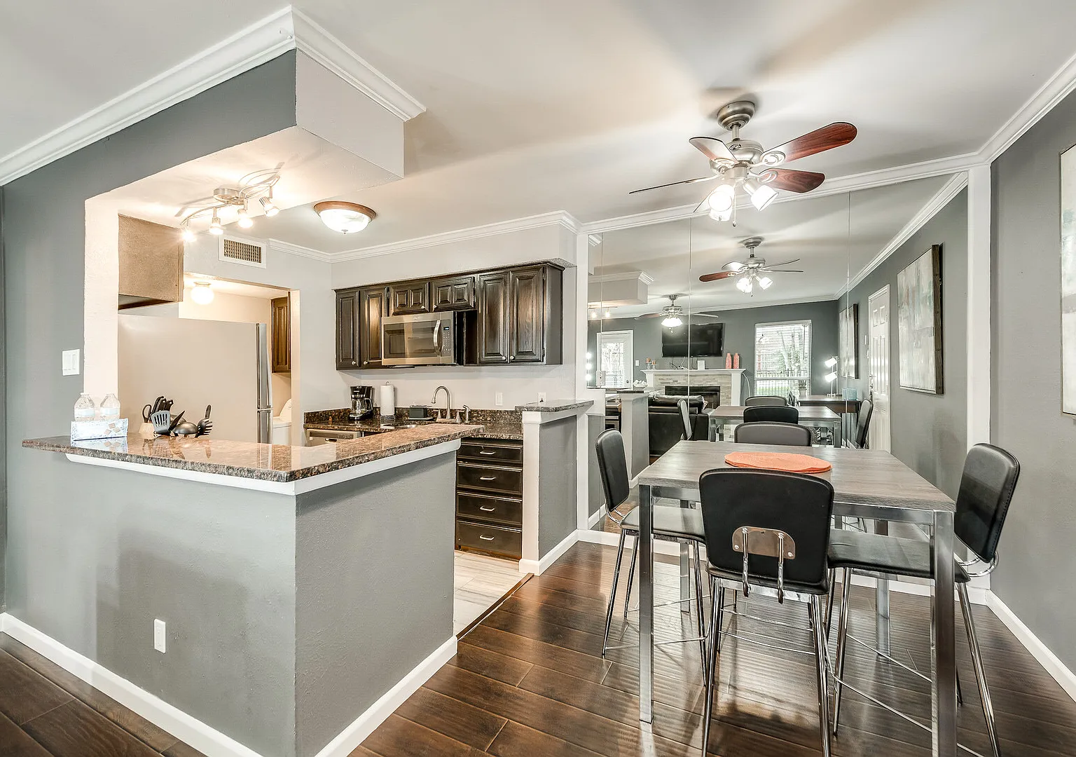 I36 World Cup Stay - 18 min to AT&T - Sleeps 4 - Free Parking — Photo 2