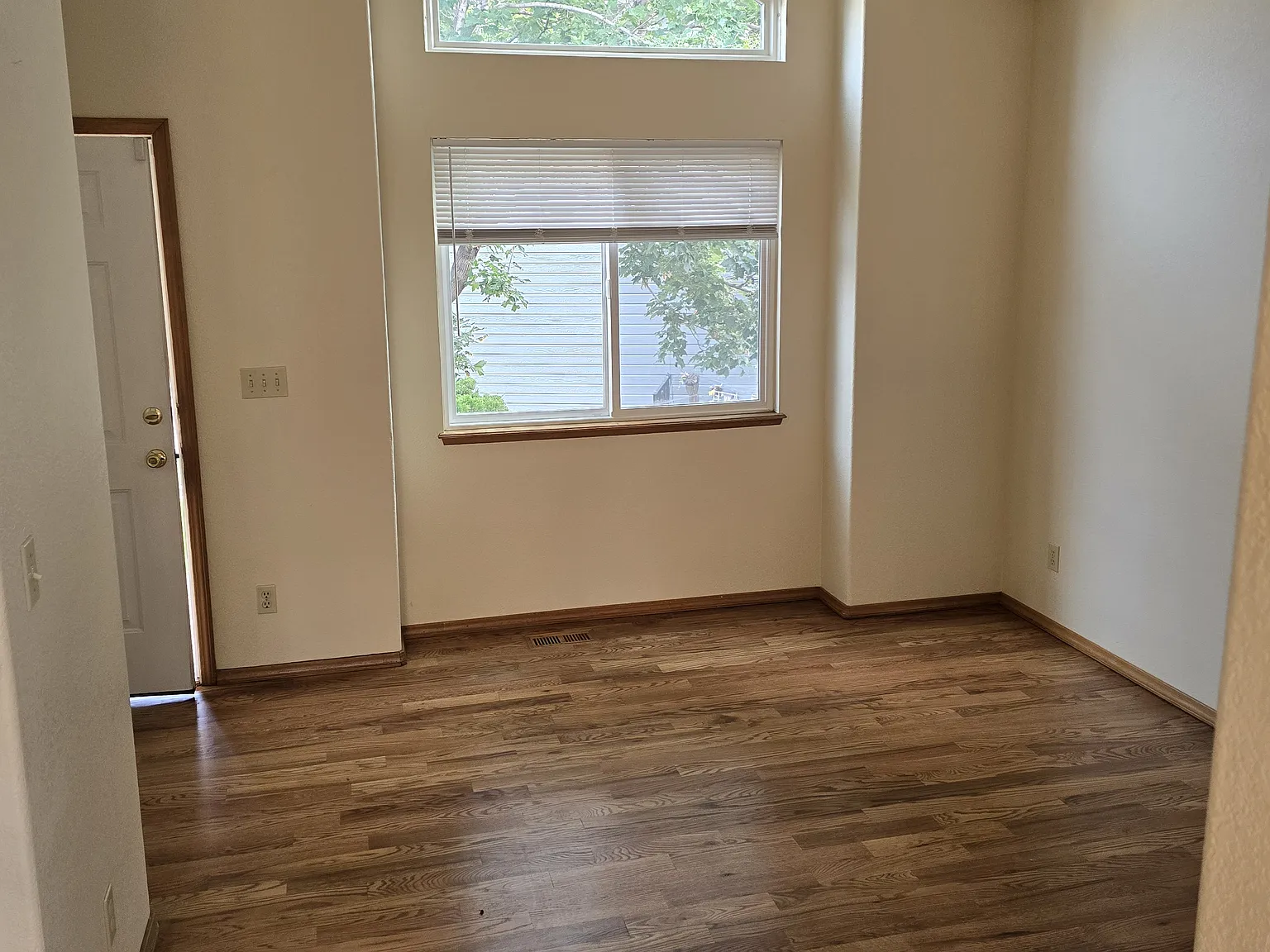 4 bed, 1651 sqft, $2,100 — Photo 2