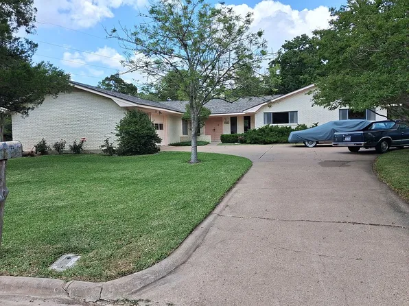 1126 Terrace Dr, Bryan, TX 77802