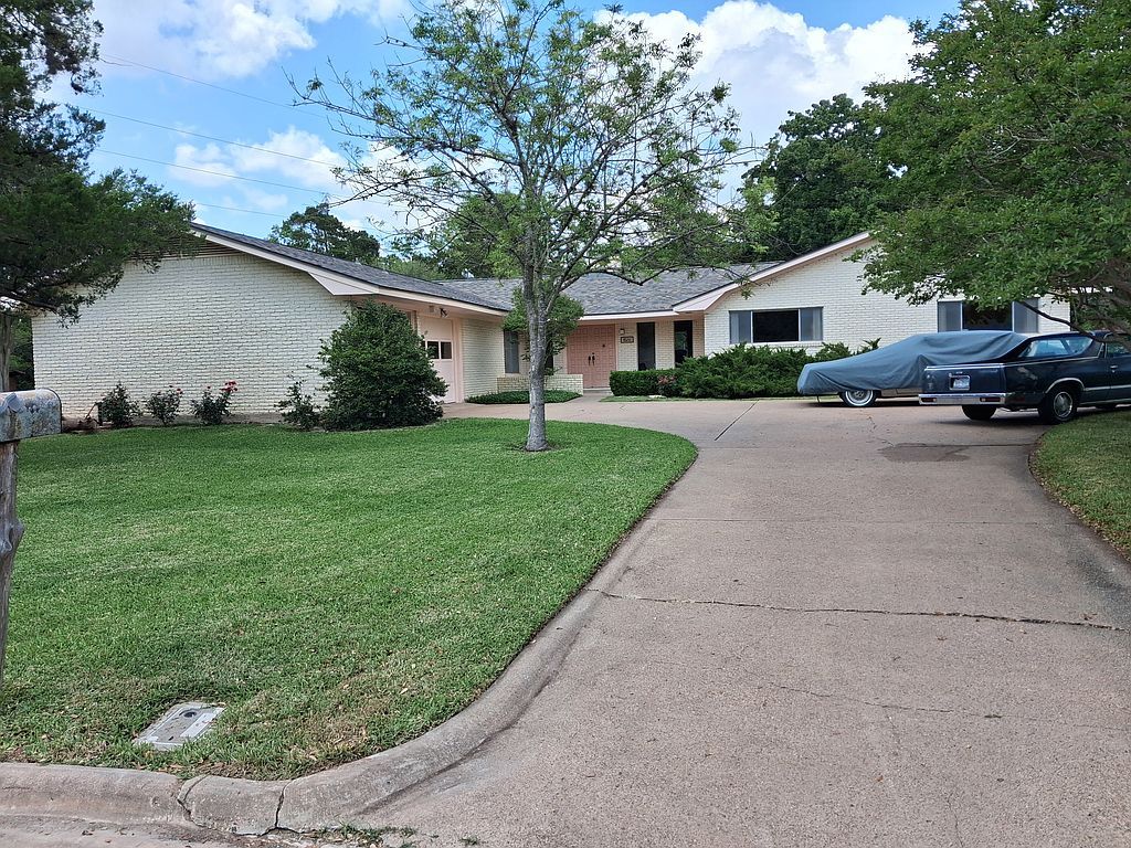 1126 Terrace Dr - Property Image