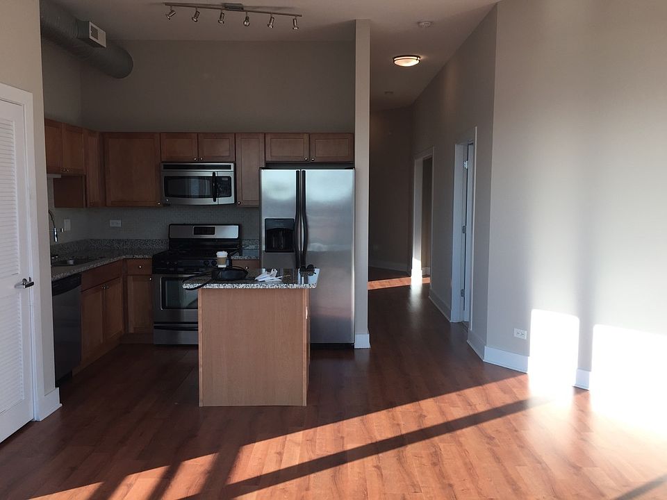 1st image of 2014 N Milwaukee Ave APT 302