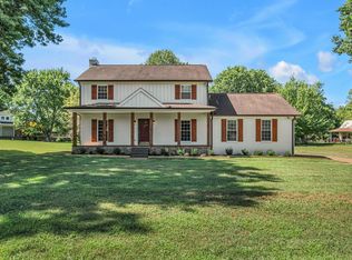 305 Lee Rd, Cottontown, TN 37048